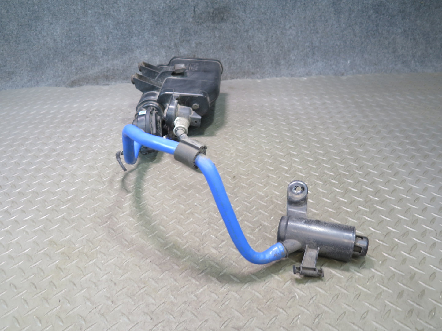 2015-2020 BMW F32 F33 F82 F83 M4 Fuel Evap Vapor Charcoal Canister Assembly