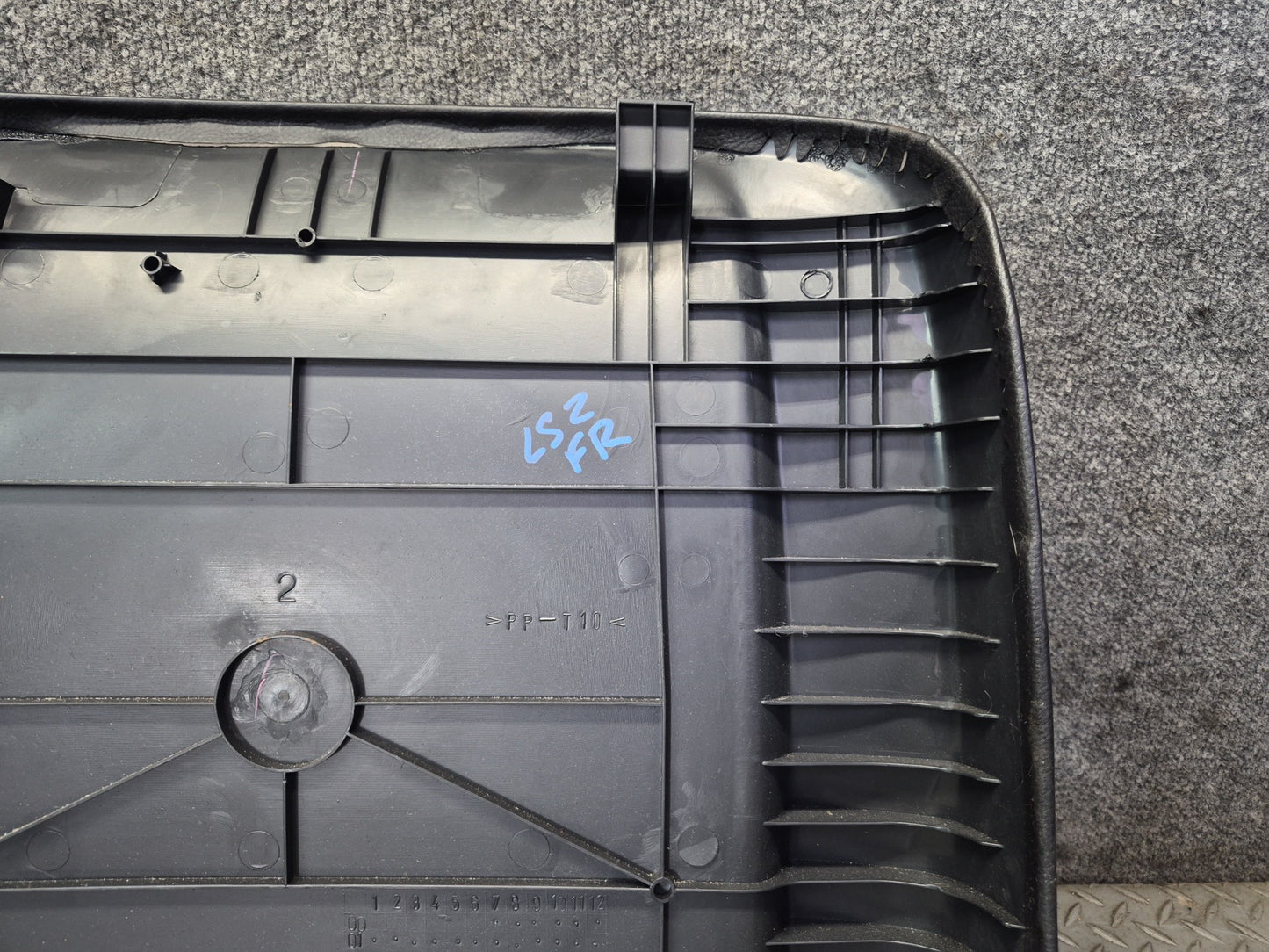 01-03 Lexus UCF30L LS430 Front Right Seat Back Trim Panel Black OEM