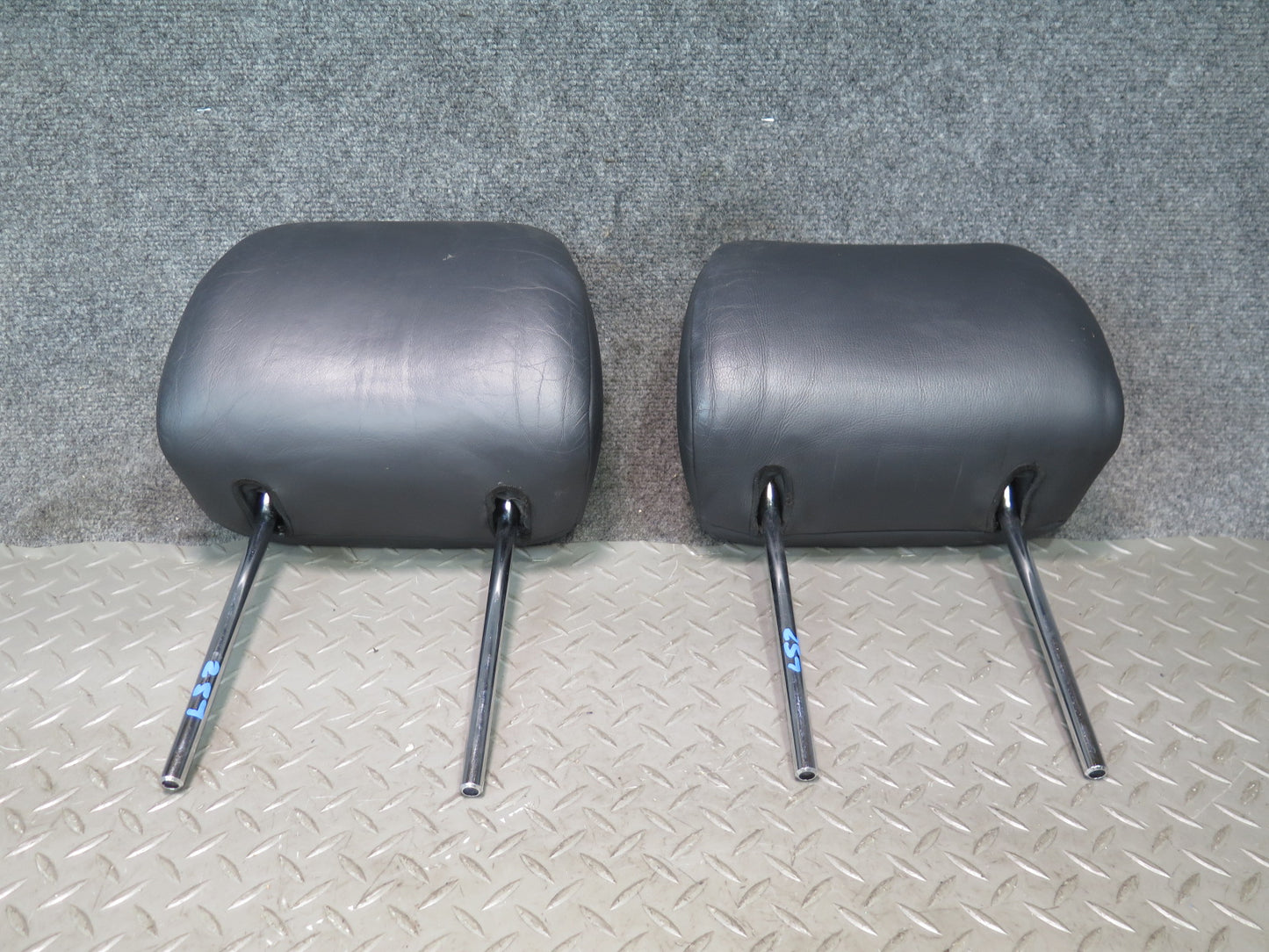 01-03 Lexus UCF30L LS430 Set of 2 Front Left & Right Seat Leather Headrest OEM