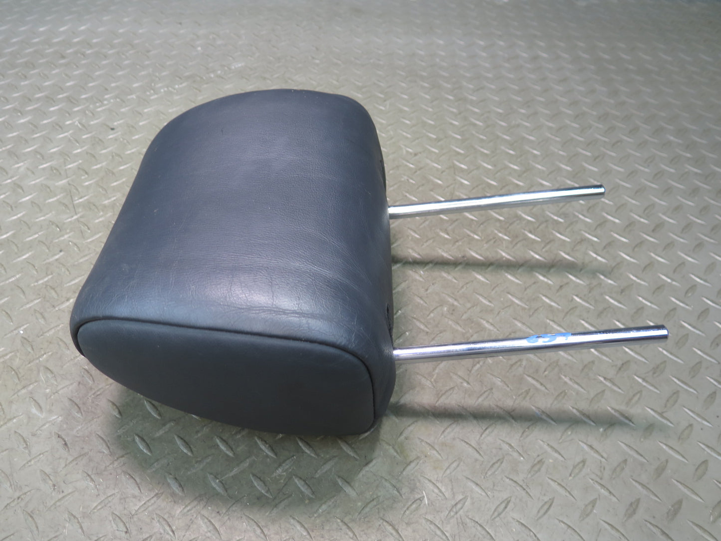 01-03 Lexus UCF30L LS430 Set of 2 Front Left & Right Seat Leather Headrest OEM