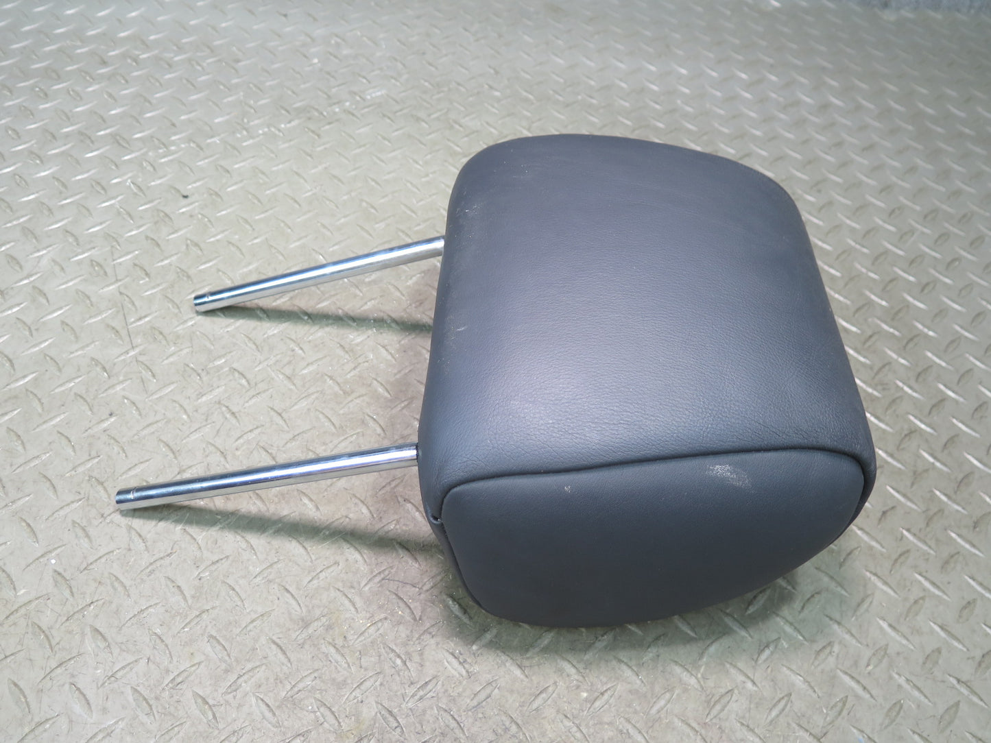 01-03 Lexus UCF30L LS430 Set of 2 Front Left & Right Seat Leather Headrest OEM