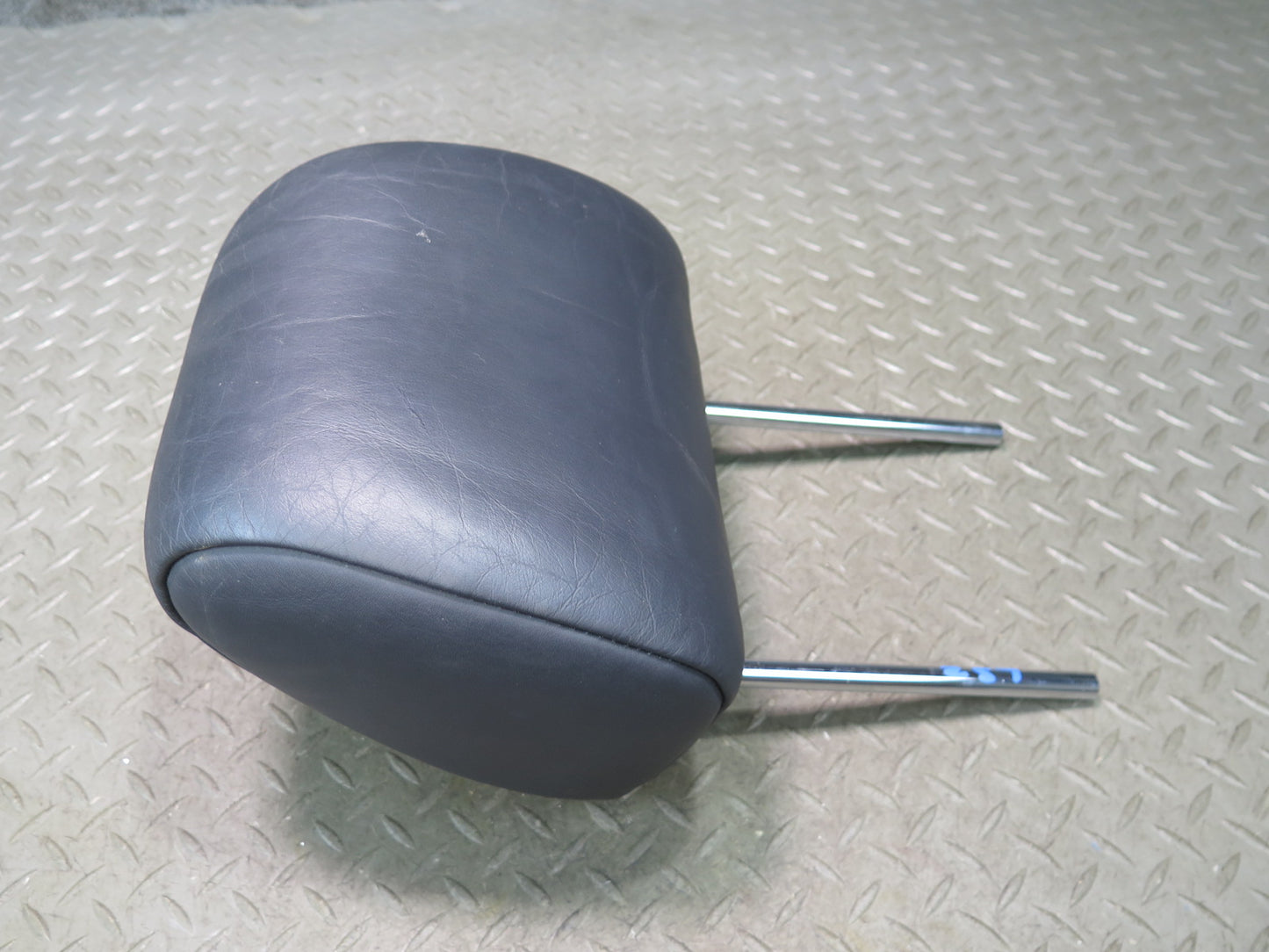 01-03 Lexus UCF30L LS430 Set of 2 Front Left & Right Seat Leather Headrest OEM