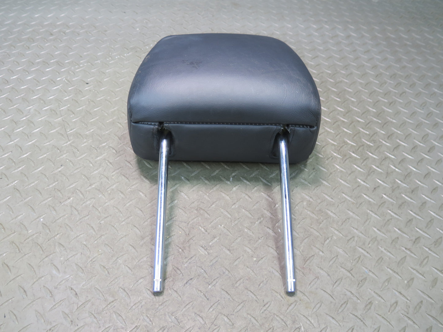 01-03 Lexus UCF30L LS430 Set of 2 Front Left & Right Seat Leather Headrest OEM
