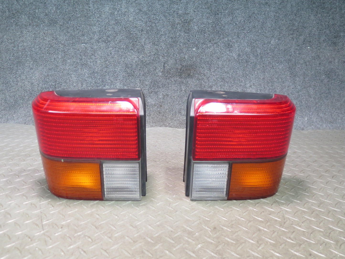 99-03 VW Eurovan T4 Set of 2 Rear Left & Right Tail Light Lamp OEM