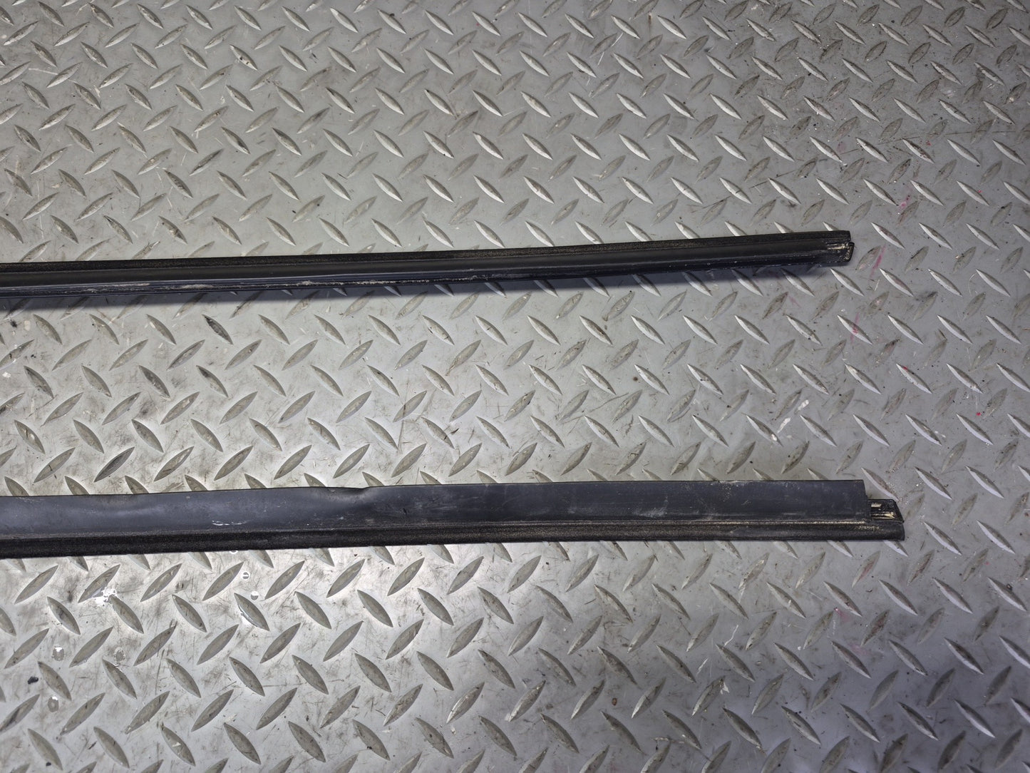 2015-2020 BMW F33 F83 M4 Convertible Rear Quarter Shadow Line Trim Molding Set