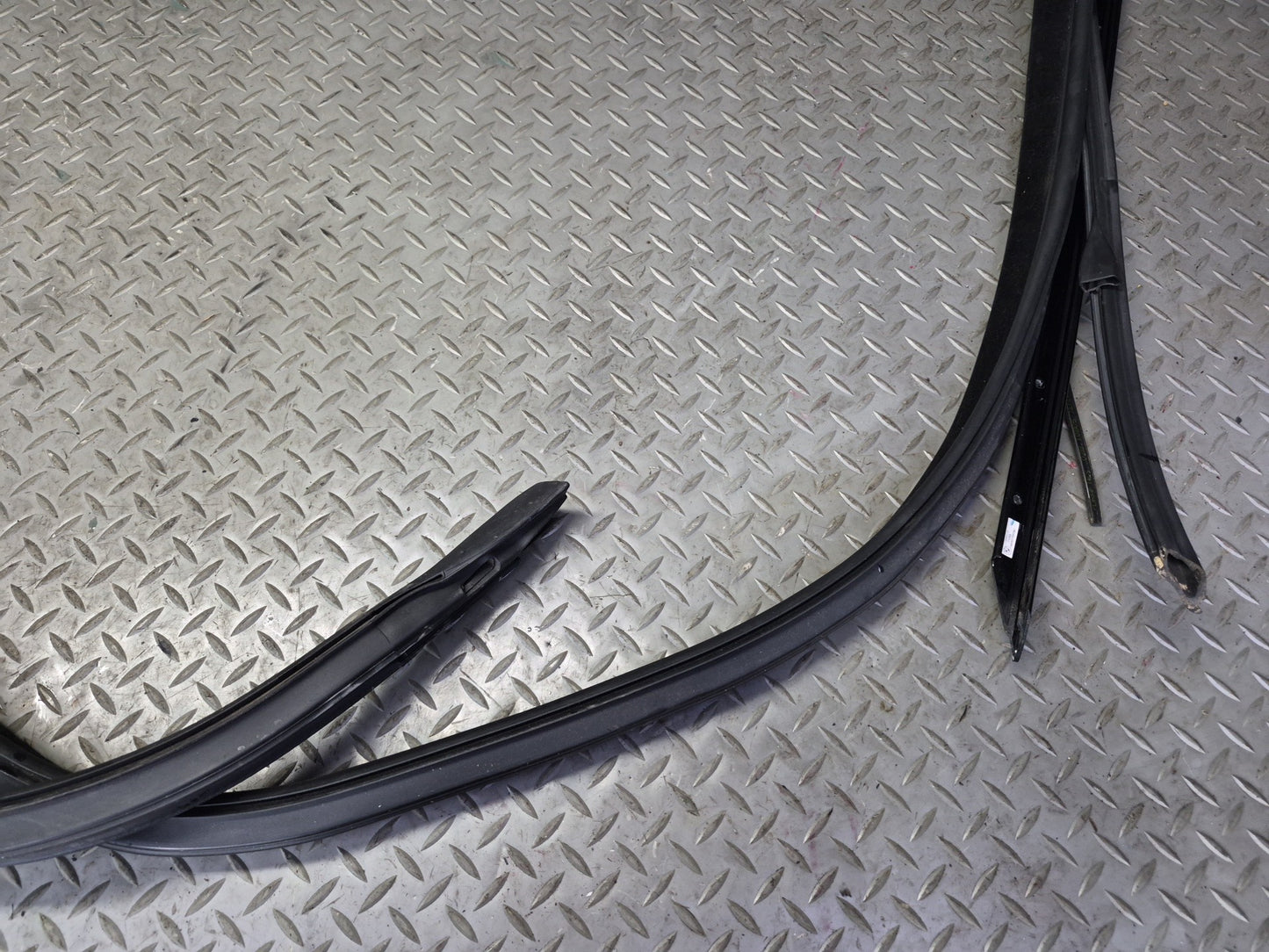 2015-2020 BMW F33 F83 M4 Convertible Front Windshield Weatherstrip Rubber Seal