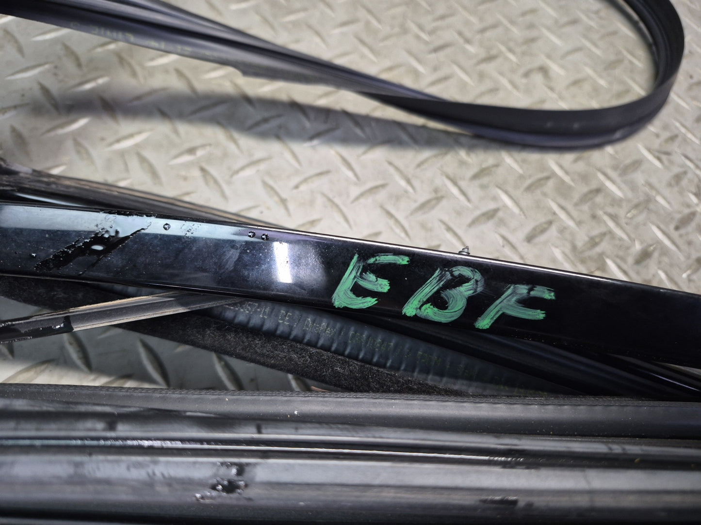 2015-2020 BMW F33 F83 M4 Convertible Front Windshield Weatherstrip Rubber Seal