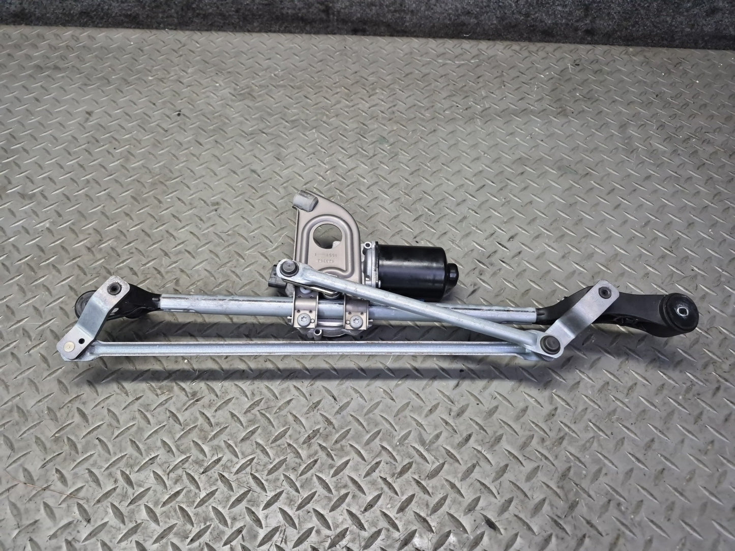 2015-2020 BMW F32 F33 F82 F83 M4  Windshield Wiper Transmission Linkage w Motor