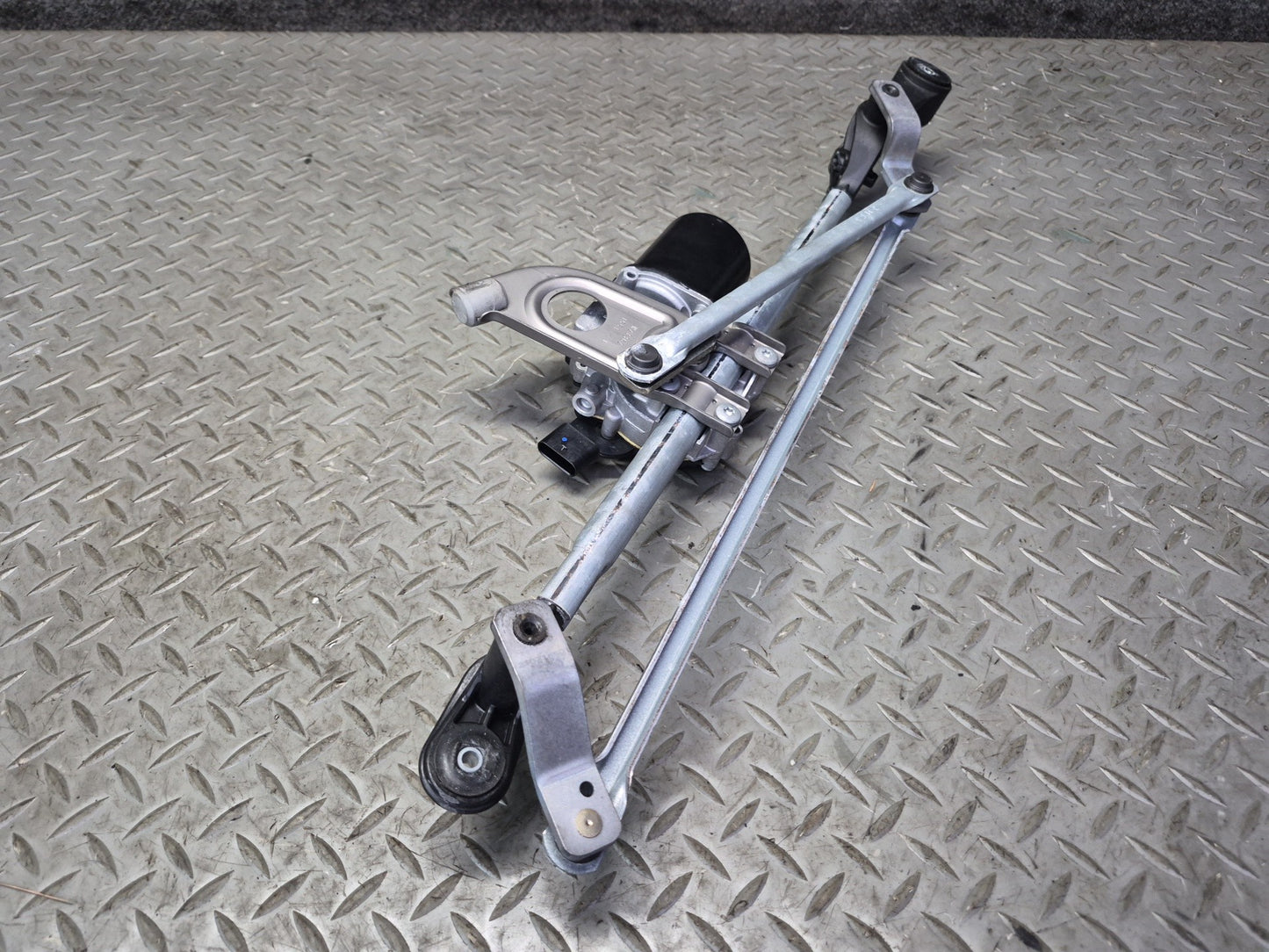 2015-2020 BMW F32 F33 F82 F83 M4  Windshield Wiper Transmission Linkage w Motor