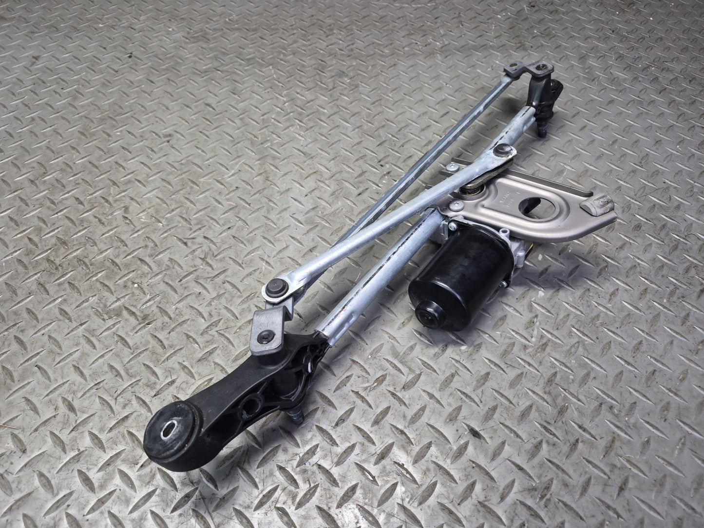 2015-2020 BMW F32 F33 F82 F83 M4  Windshield Wiper Transmission Linkage w Motor