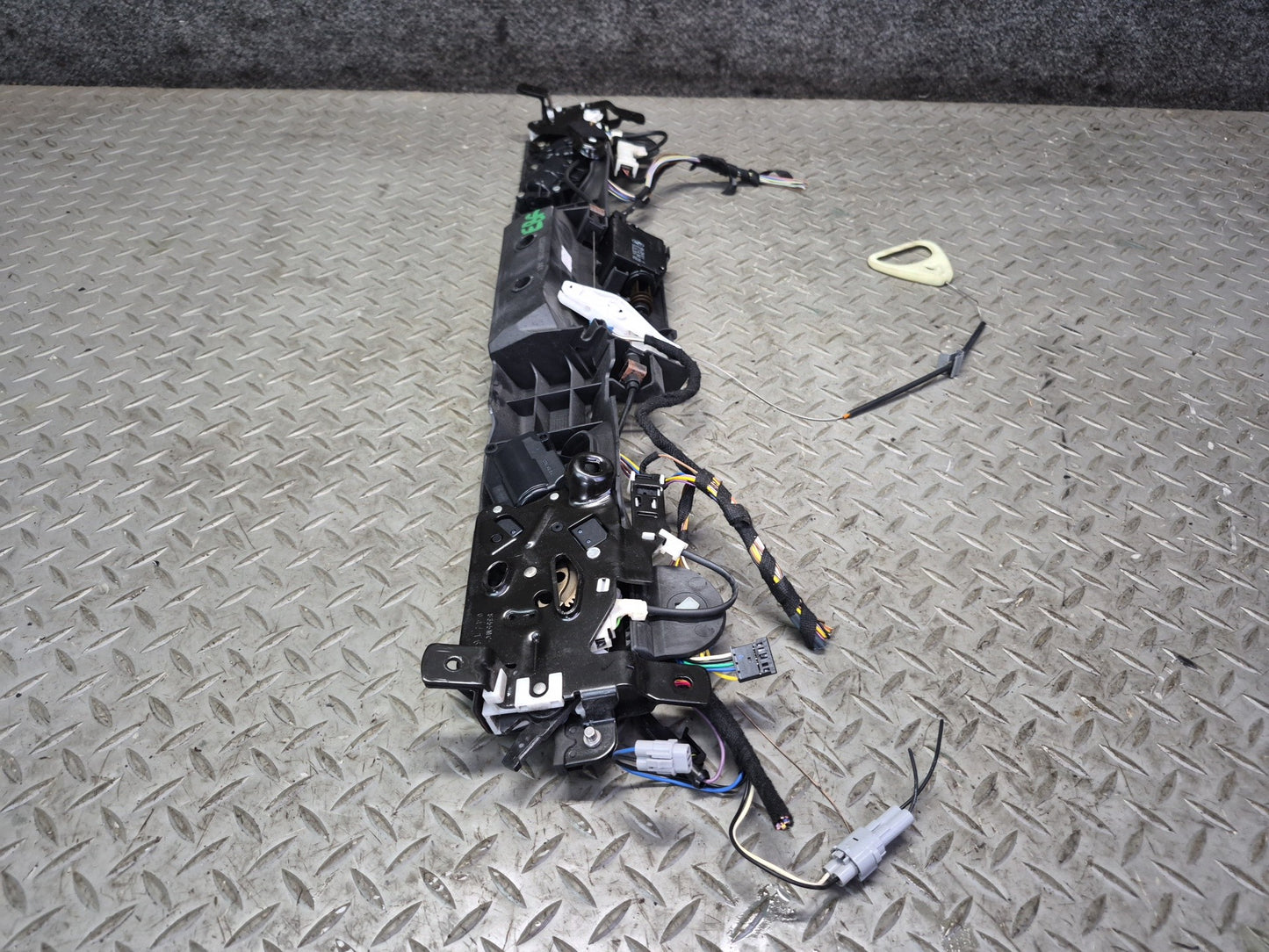2015-2020 BMW F33 F83 M4 Convertible Rear Trunk Lid Lock Latch Mechanism 7353615