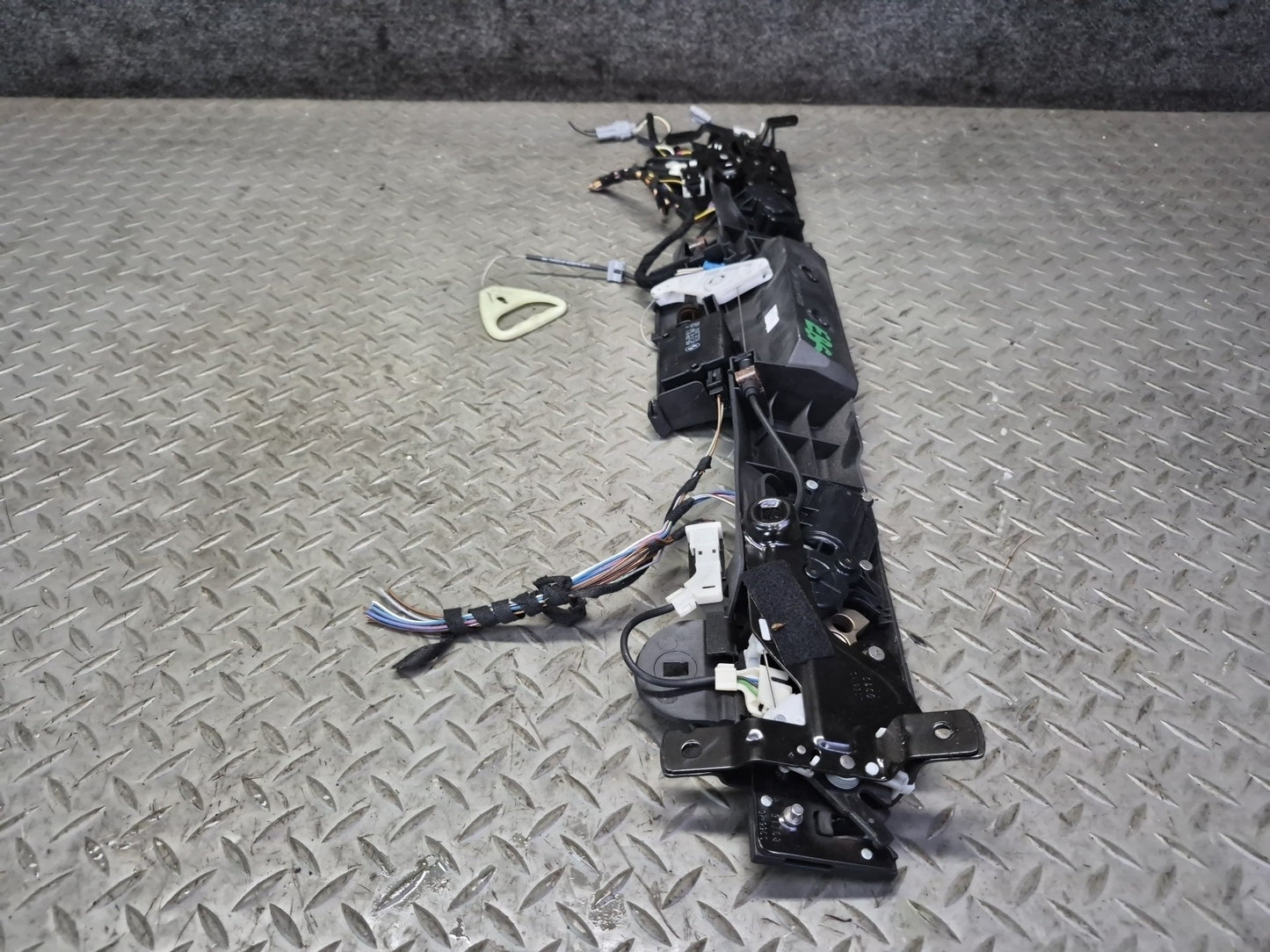 2015-2020 BMW F33 F83 M4 Convertible Rear Trunk Lid Lock Latch Mechanism 7353615
