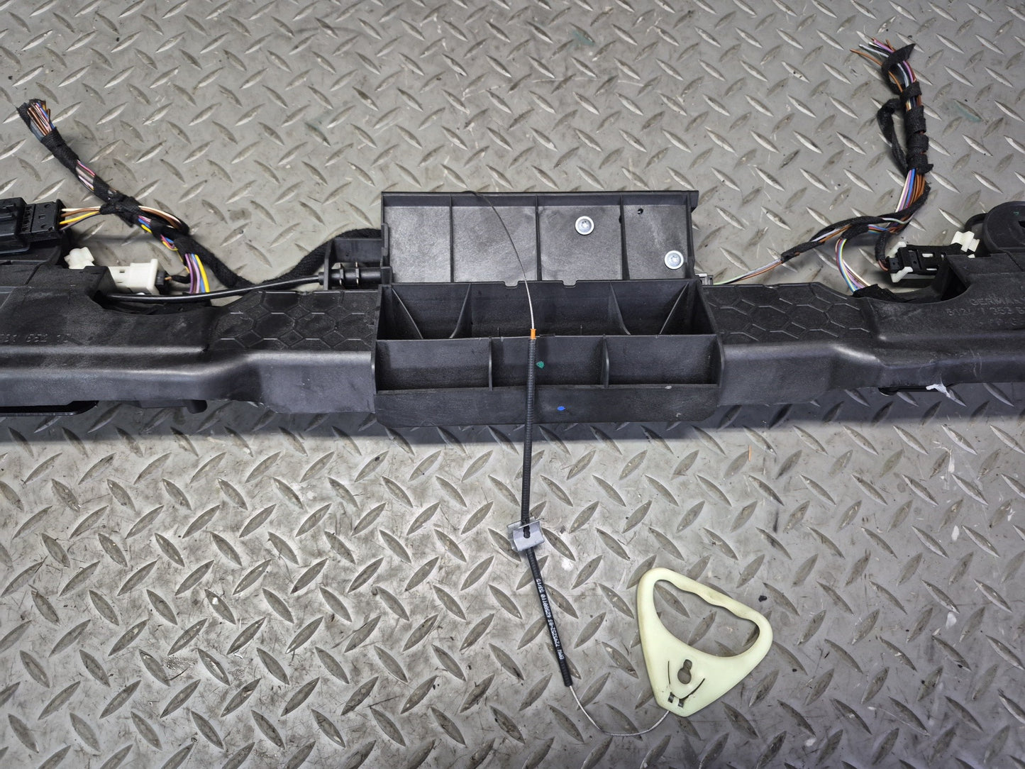 2015-2020 BMW F33 F83 M4 Convertible Rear Trunk Lid Lock Latch Mechanism 7353615