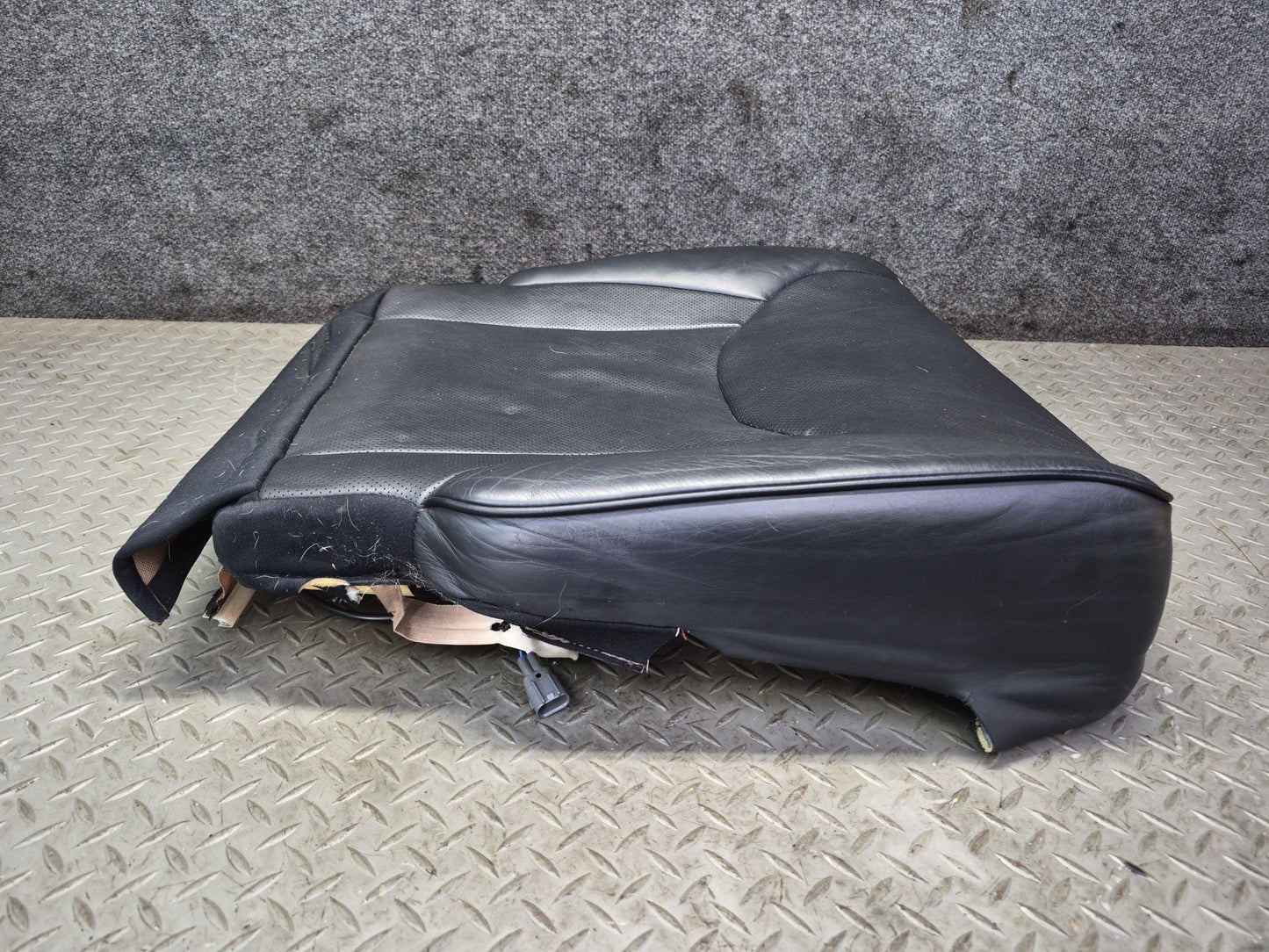 01-03 Lexus UCF30L LS430 Front Right Pass Seat Lower Leather Cushion Black OEM