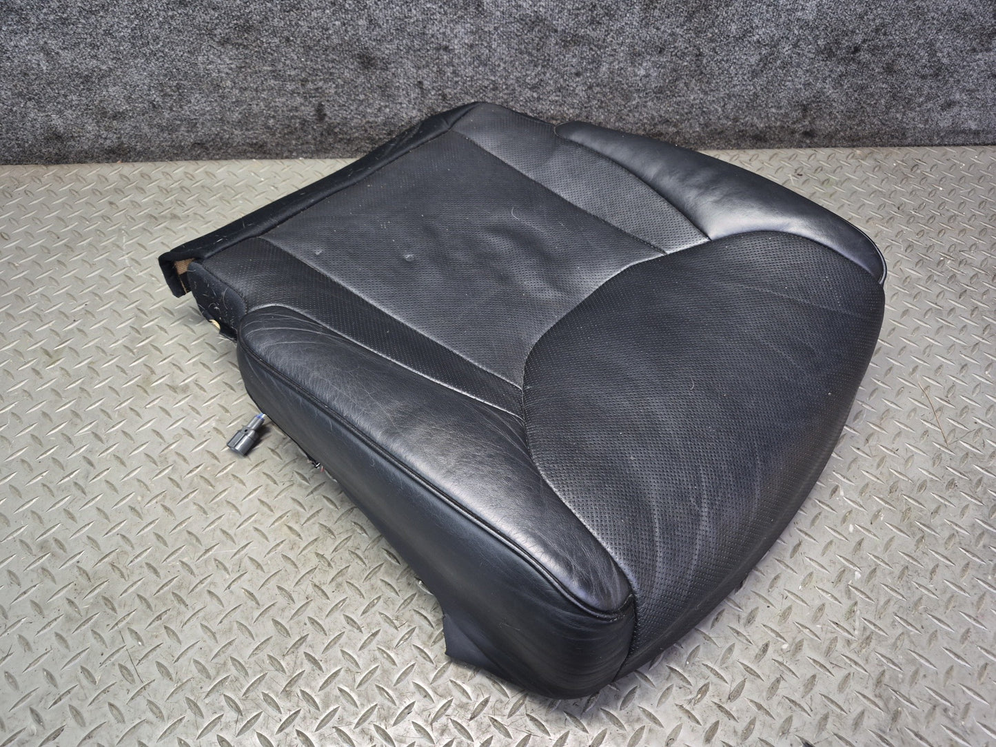 01-03 Lexus UCF30L LS430 Front Right Pass Seat Lower Leather Cushion Black OEM