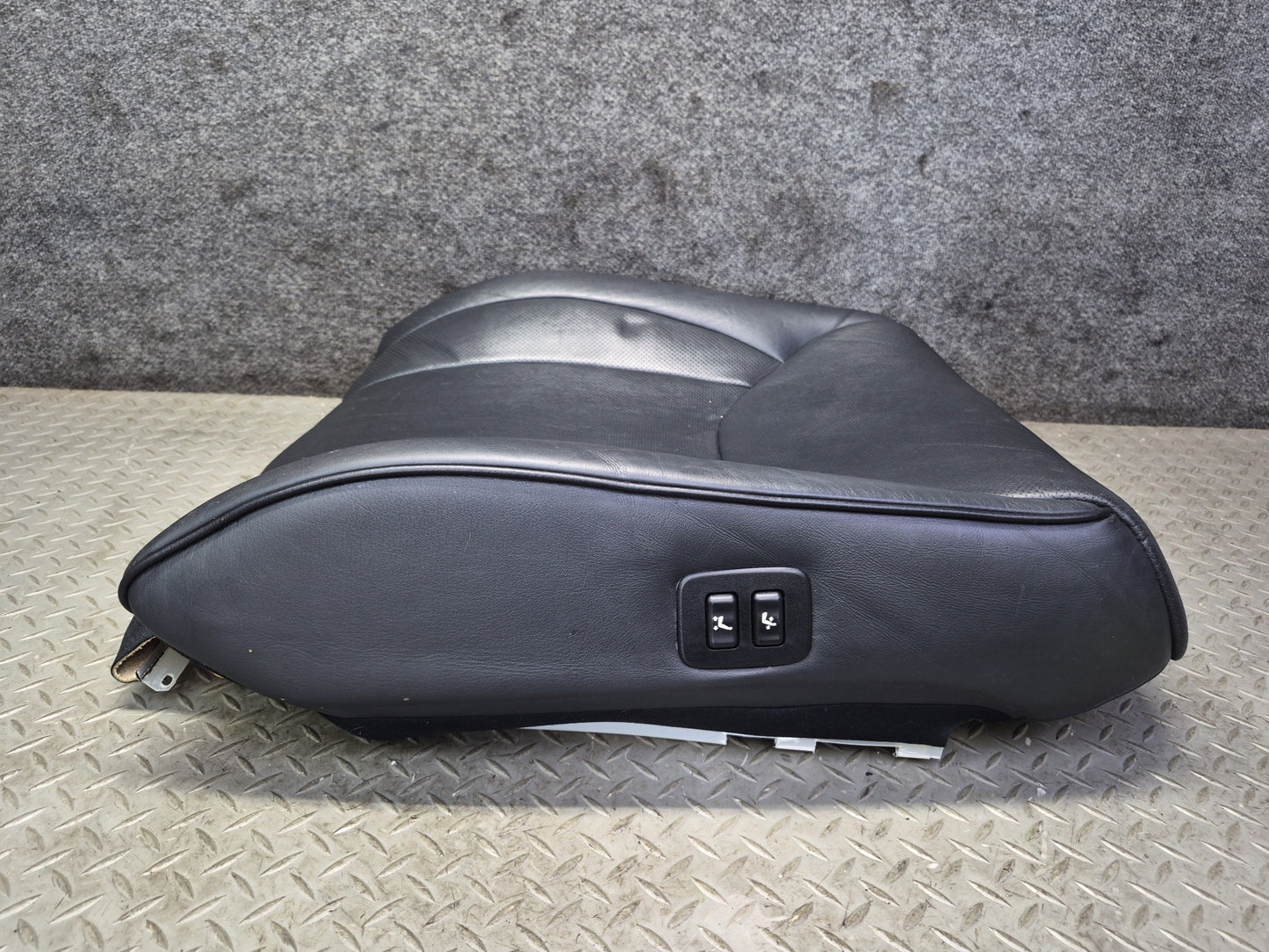 01-03 Lexus UCF30L LS430 Front Right Seat Upper Leather Cushion Black OEM