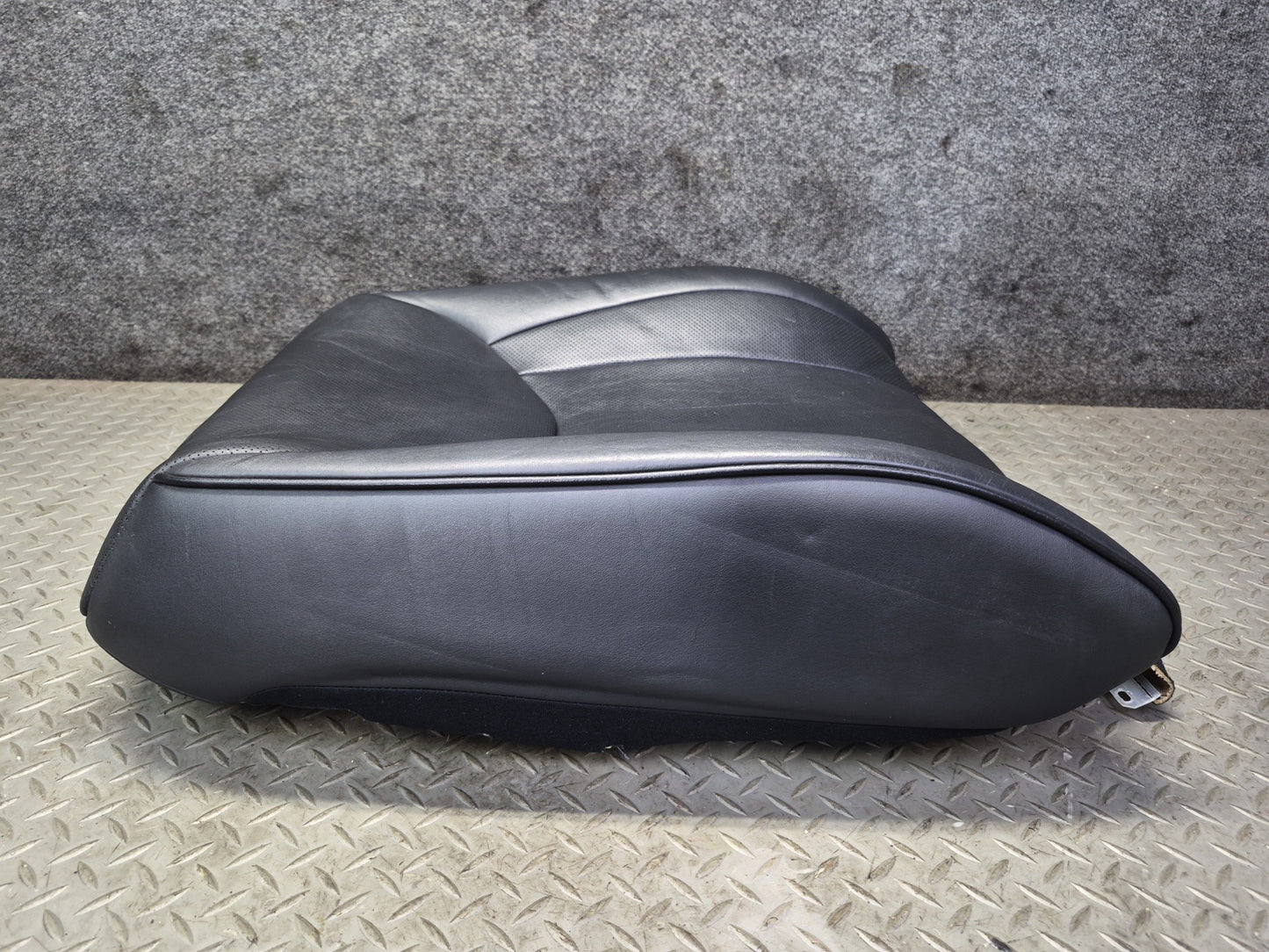 01-03 Lexus UCF30L LS430 Front Right Seat Upper Leather Cushion Black OEM