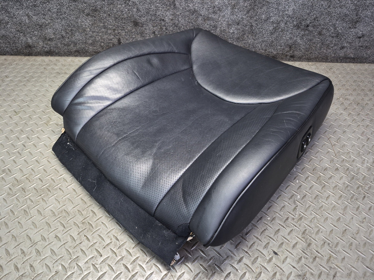 01-03 Lexus UCF30L LS430 Front Right Seat Upper Leather Cushion Black OEM