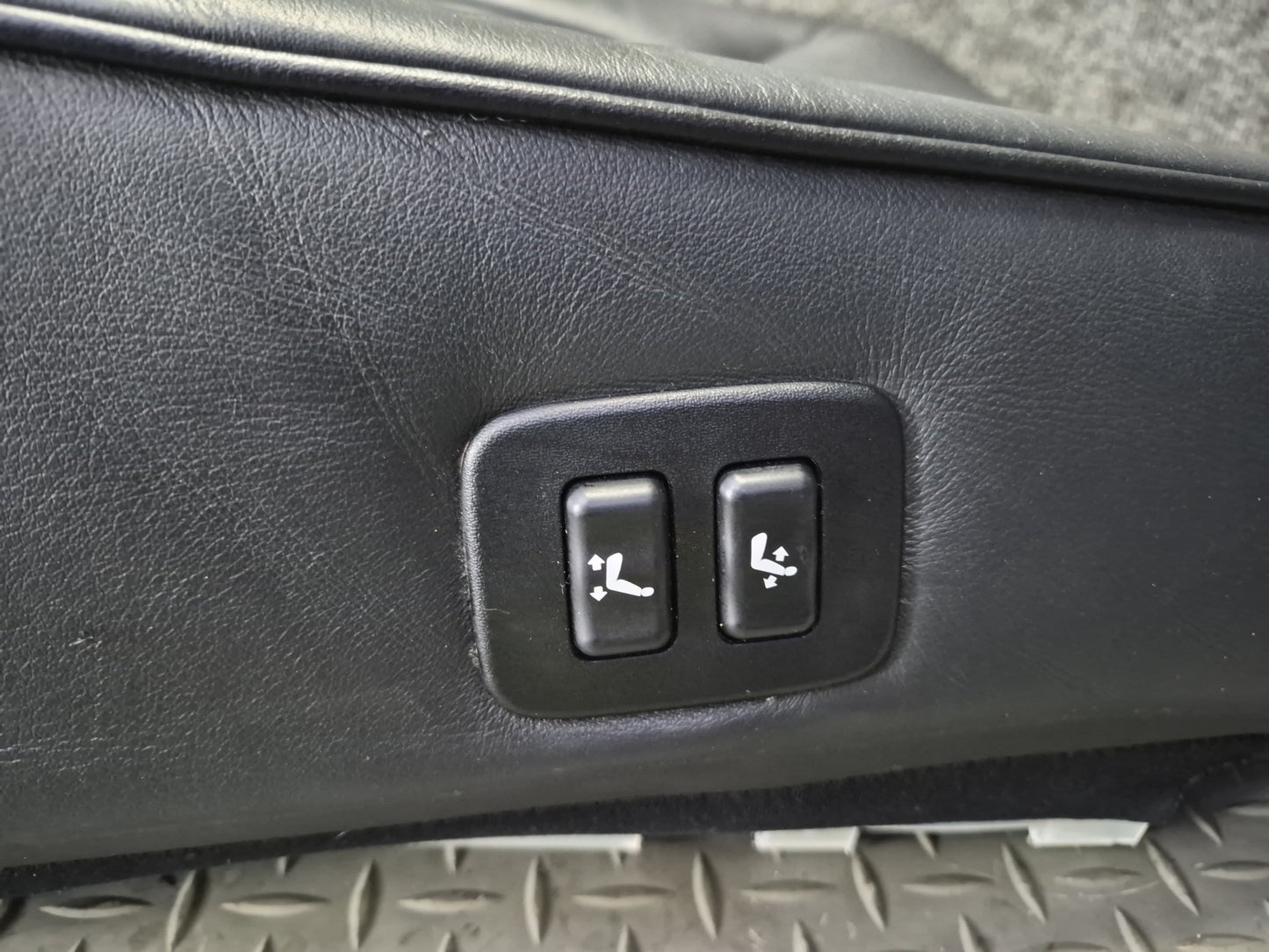 01-03 Lexus UCF30L LS430 Front Right Seat Upper Leather Cushion Black OEM