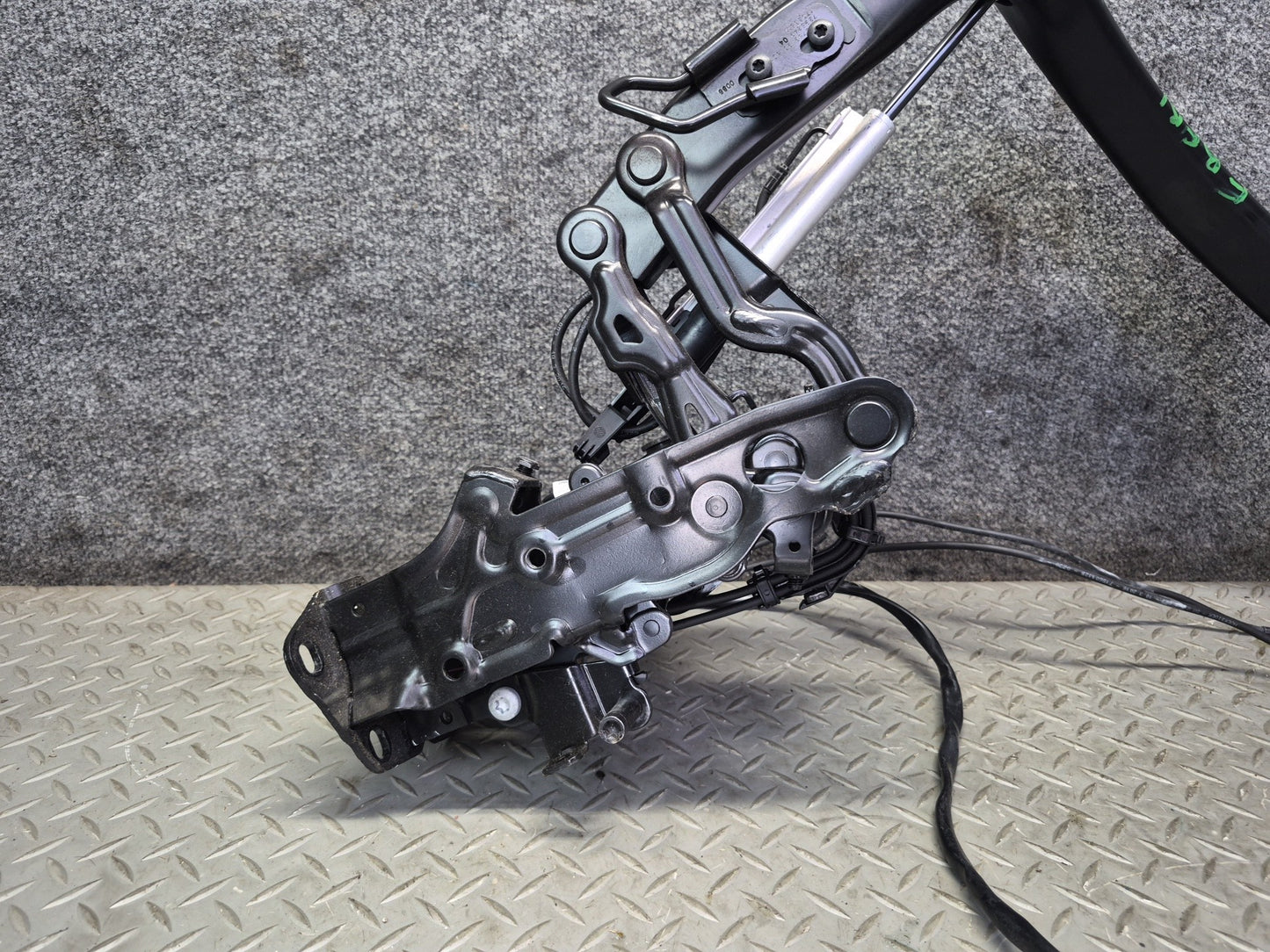 2015-2020 BMW F33 F83 M4 Convertible TOP Roof Left Hinge w Motor