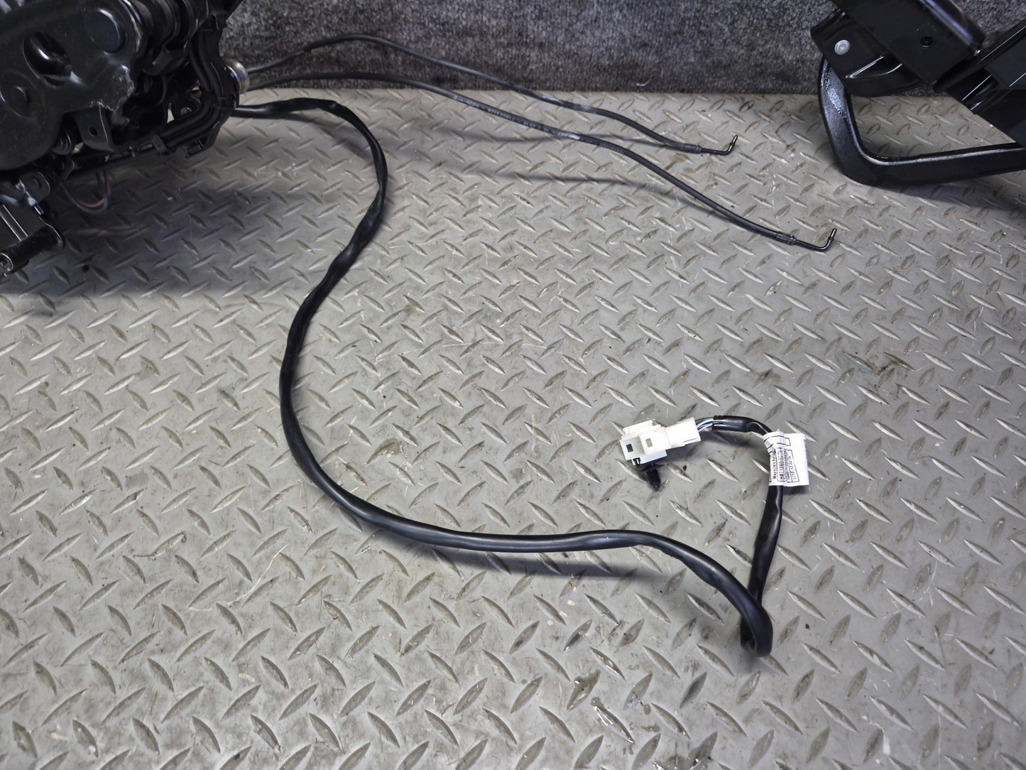 2015-2020 BMW F33 F83 M4 Convertible TOP Roof Left Hinge w Motor
