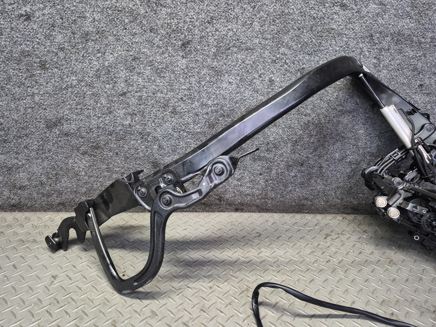 2015-2020 BMW F33 F83 M4 Convertible TOP Roof Left Hinge w Motor