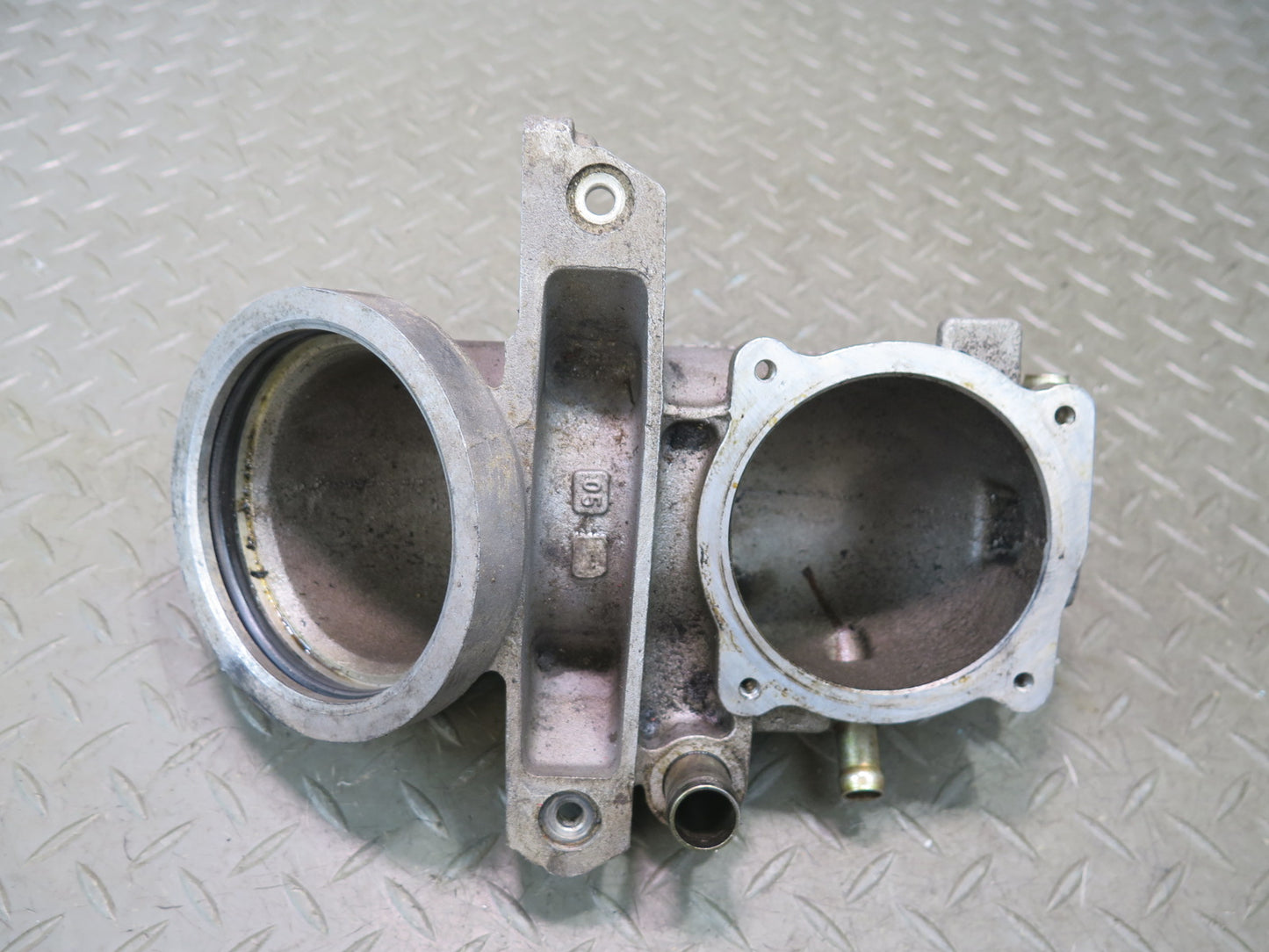 1985-1986 Porsche 928 S 5.0L V8 Engine Throttle Body Housing 9281101993R