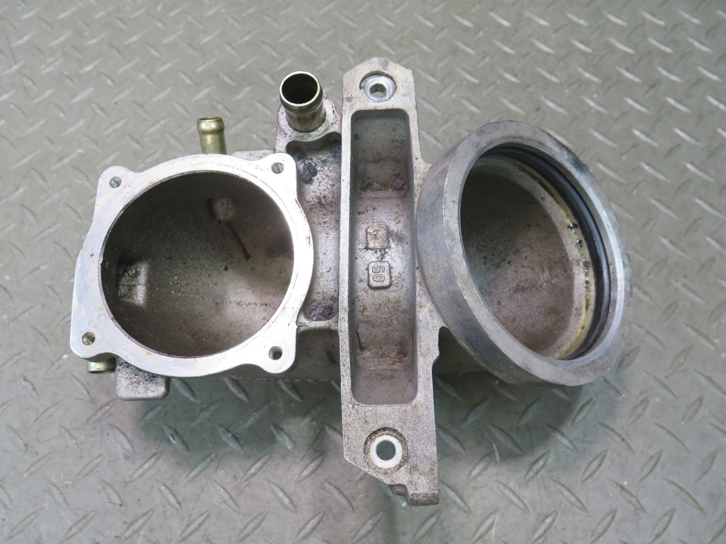 1985-1986 Porsche 928 S 5.0L V8 Engine Throttle Body Housing 9281101993R