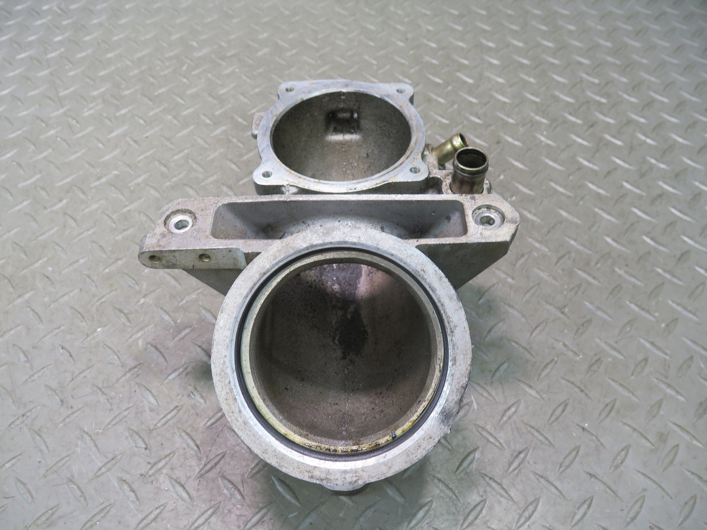 1985-1986 Porsche 928 S 5.0L V8 Engine Throttle Body Housing 9281101993R
