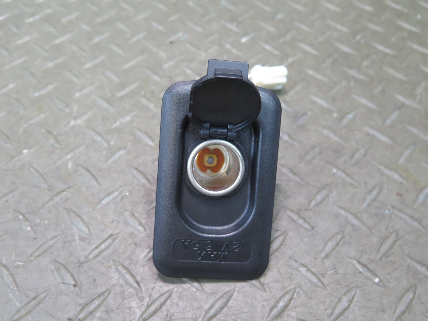 00-01 Toyota Crown JZS175 Rear Trunk 12V Power Outlet Socket OEM