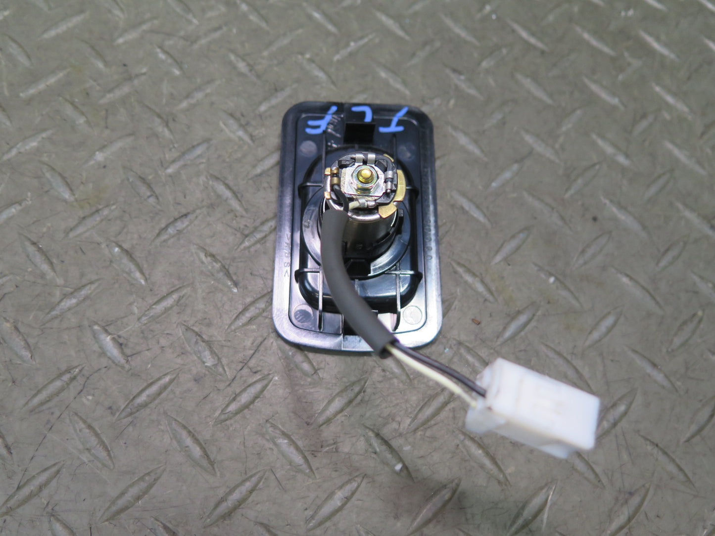 00-01 Toyota Crown JZS175 Rear Trunk 12V Power Outlet Socket OEM