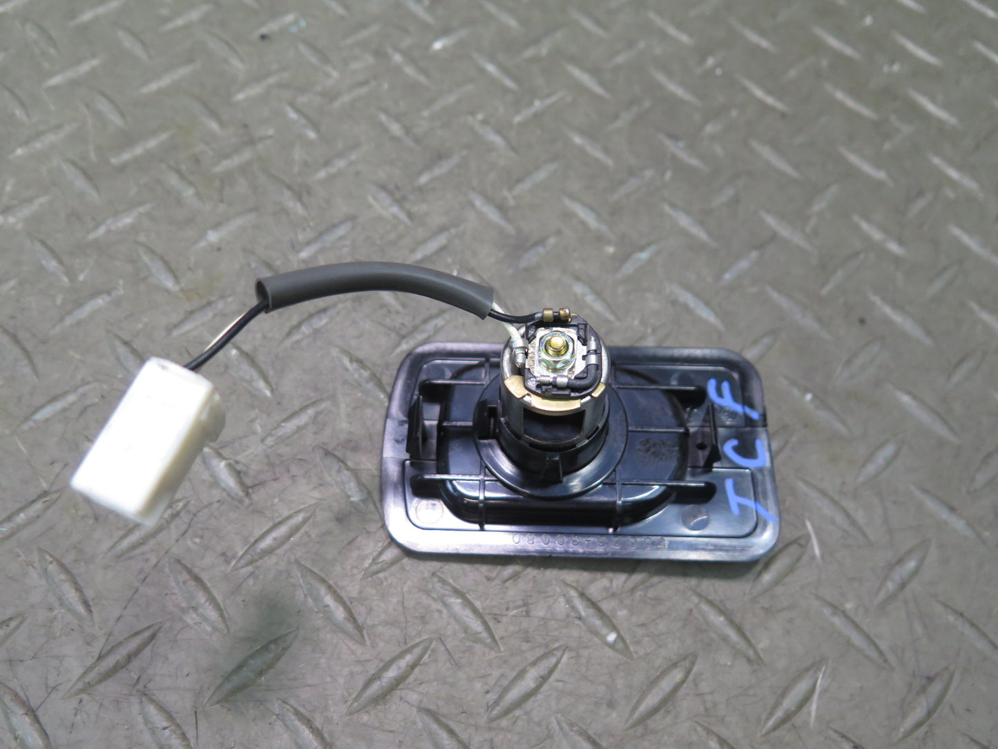 00-01 Toyota Crown JZS175 Rear Trunk 12V Power Outlet Socket OEM