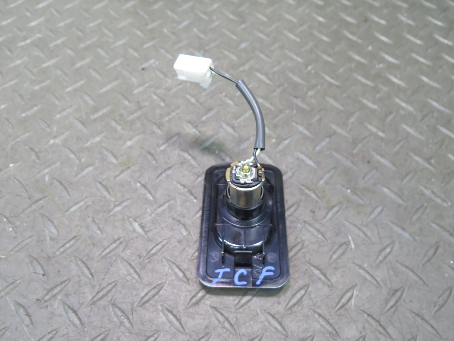 00-01 Toyota Crown JZS175 Rear Trunk 12V Power Outlet Socket OEM