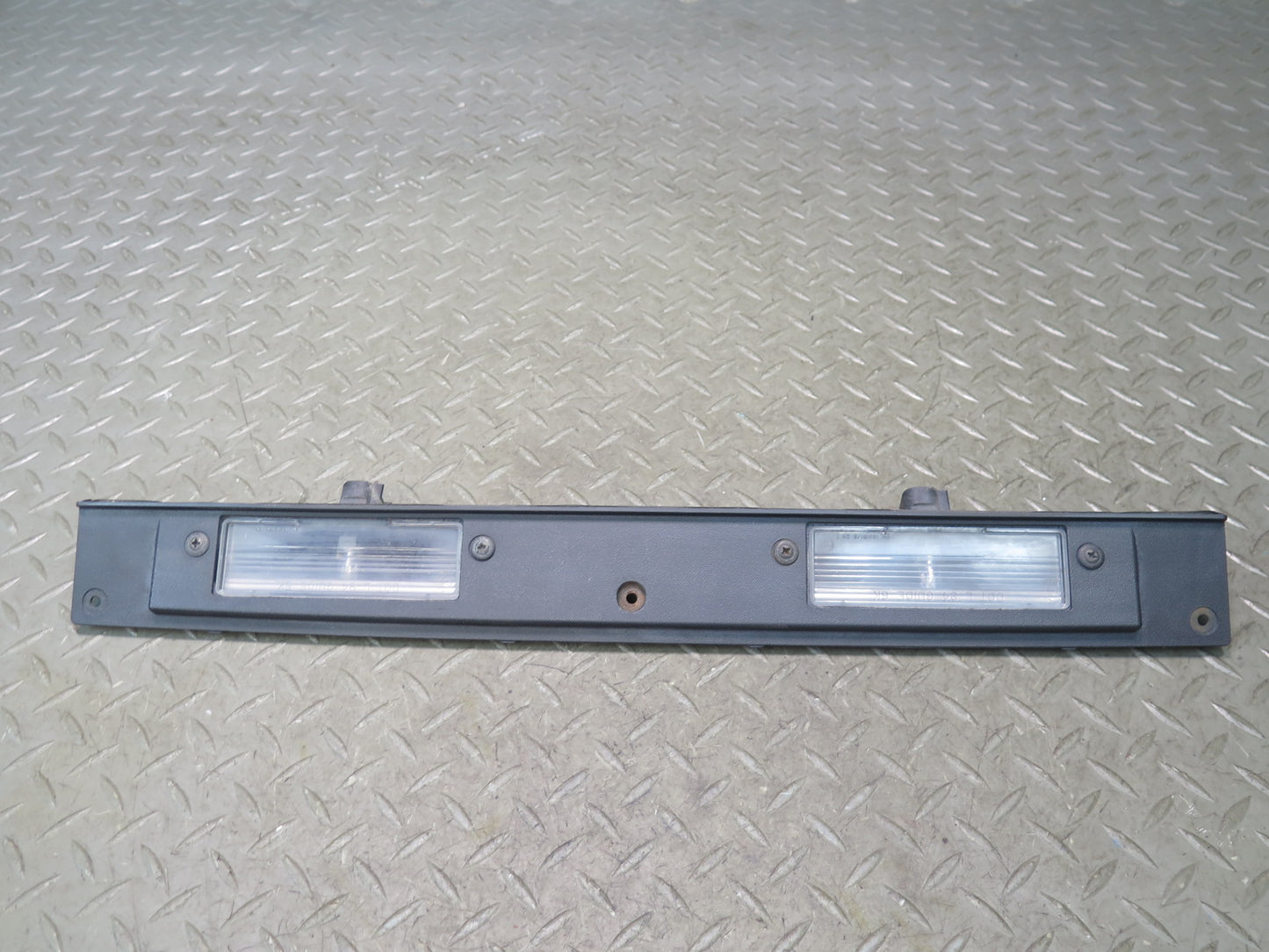 2003-2007 Hummer H2 Rear Trunk Lid License Plate Light Panel 15182619