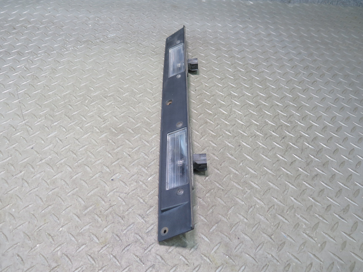 2003-2007 Hummer H2 Rear Trunk Lid License Plate Light Panel 15182619