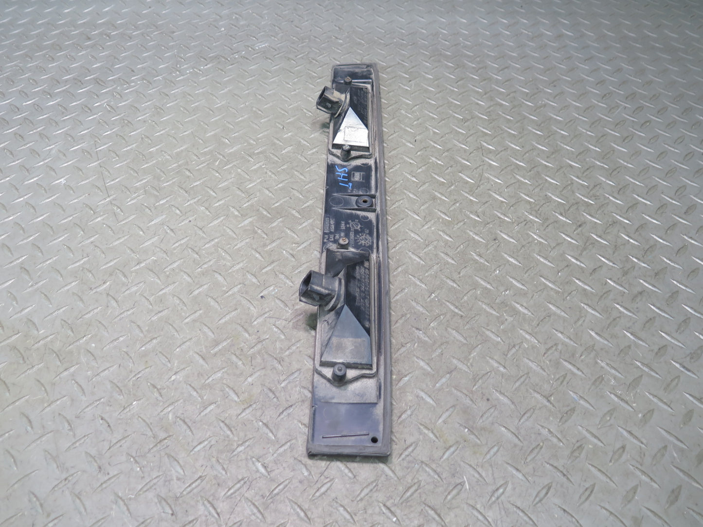 2003-2007 Hummer H2 Rear Trunk Lid License Plate Light Panel 15182619