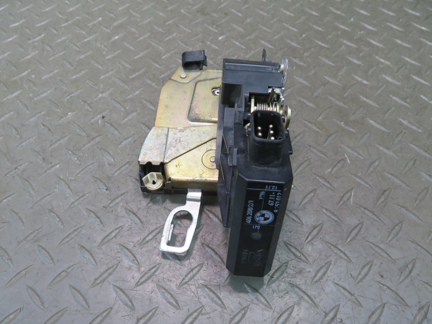 97-99 BMW E36 318ic Convertible Coupe Front Left Door Lock Latch Actuator OEM