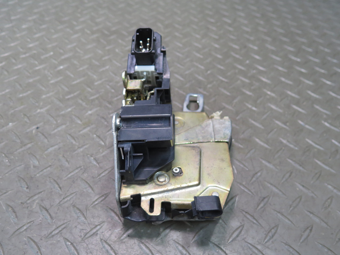 97-99 BMW E36 318ic Convertible Coupe Front Left Door Lock Latch Actuator OEM