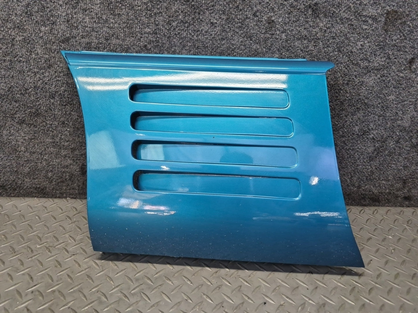 91-94 Chevrolet Corvette C4 Front Left Fender Lower Trim Molding Bright Aqua OEM