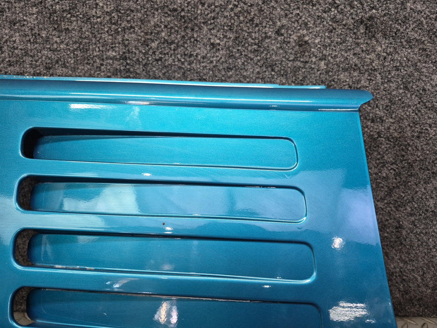 91-94 Chevrolet Corvette C4 Front Left Fender Lower Trim Molding Bright Aqua OEM