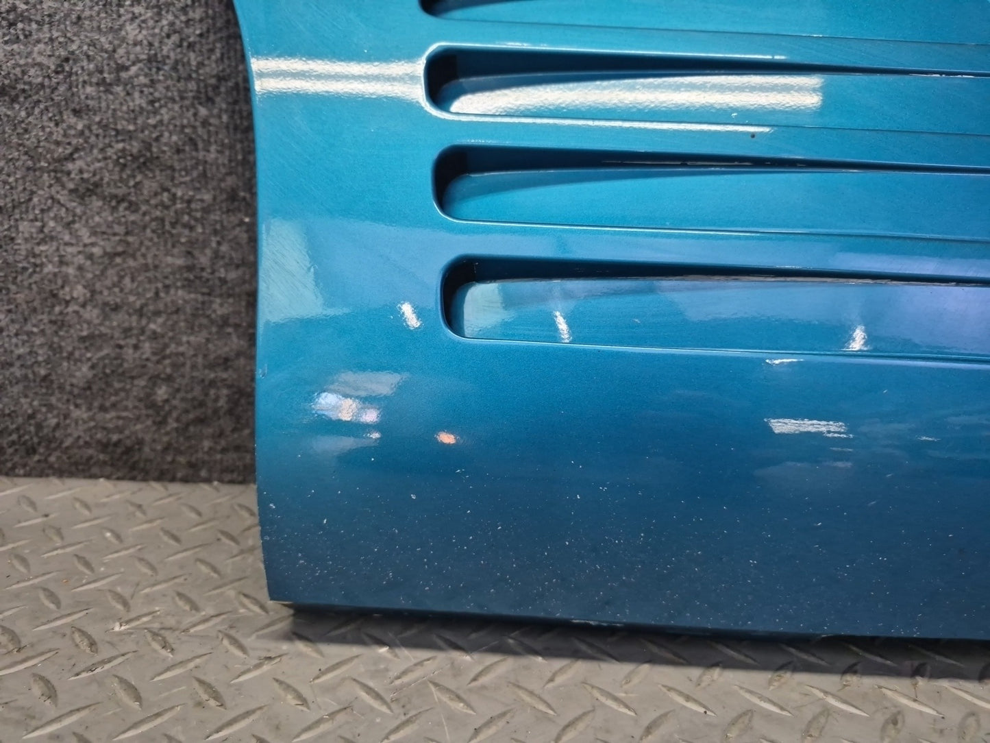 91-94 Chevrolet Corvette C4 Front Left Fender Lower Trim Molding Bright Aqua OEM