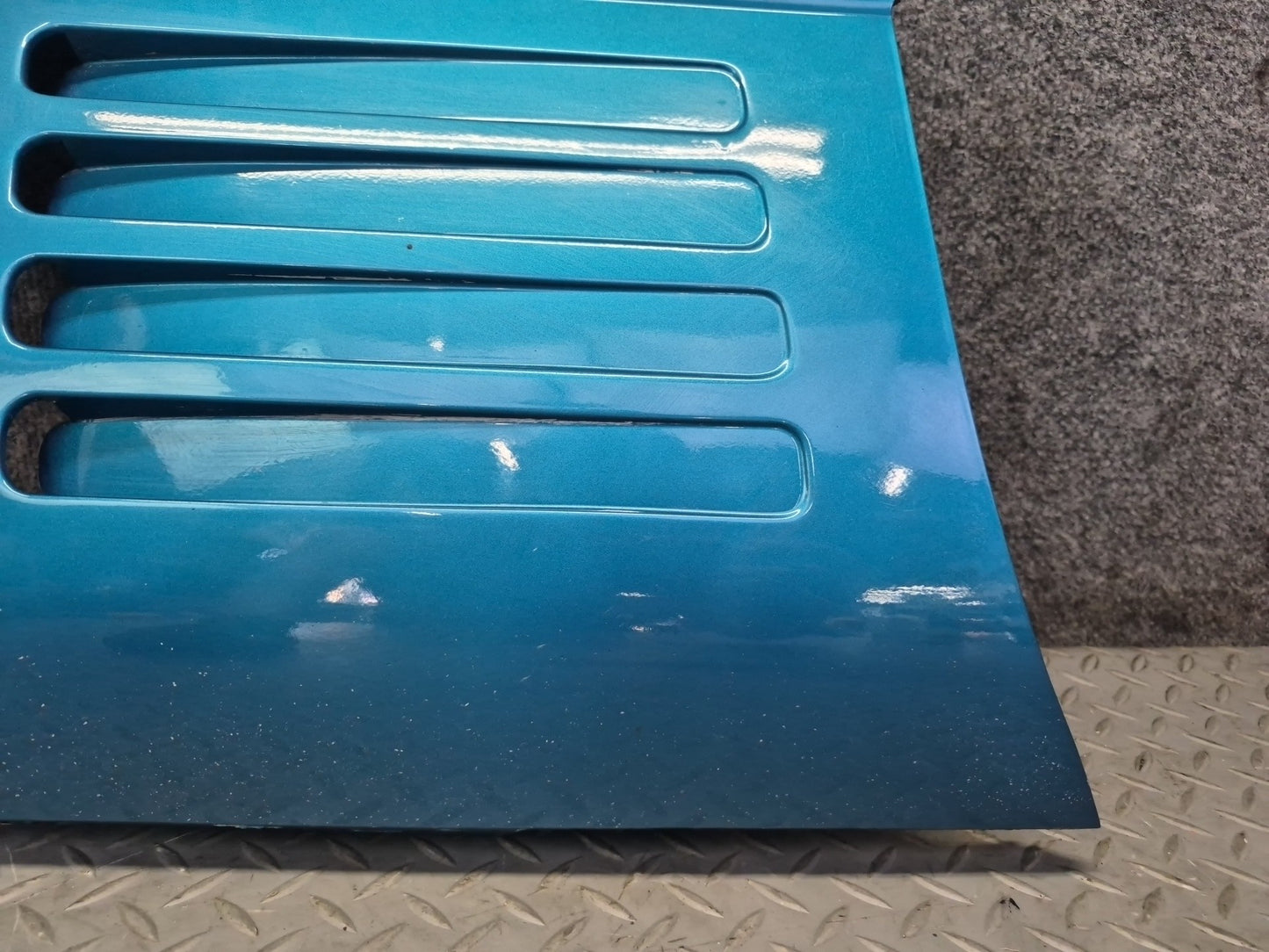 91-94 Chevrolet Corvette C4 Front Left Fender Lower Trim Molding Bright Aqua OEM
