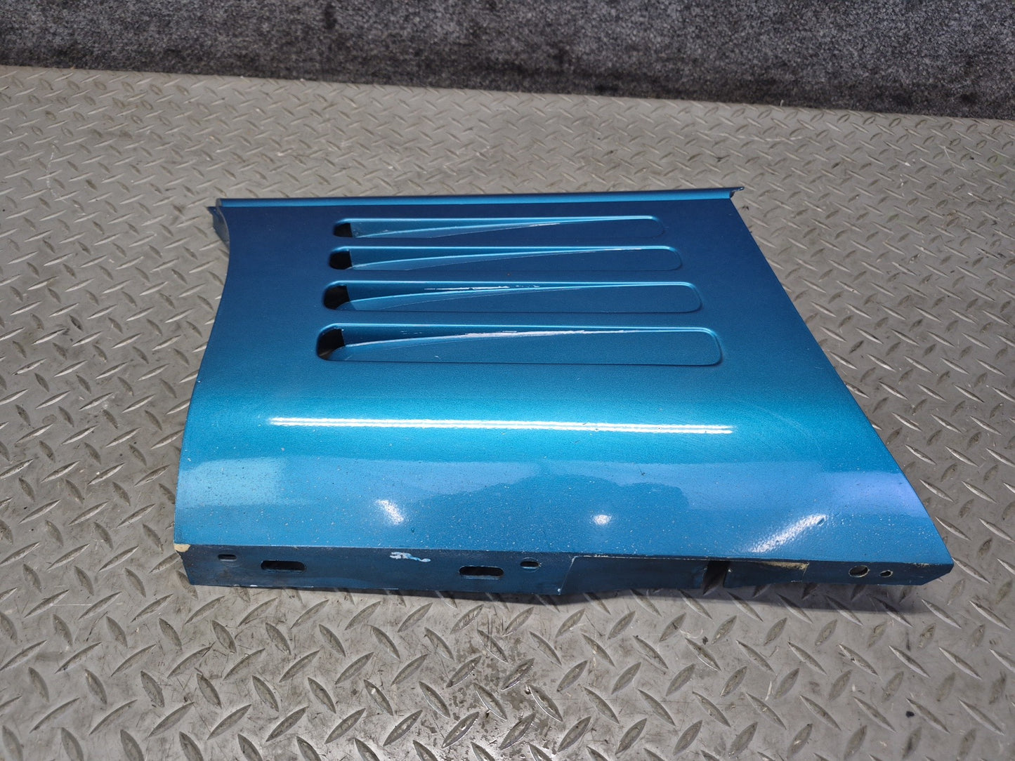 91-94 Chevrolet Corvette C4 Front Left Fender Lower Trim Molding Bright Aqua OEM