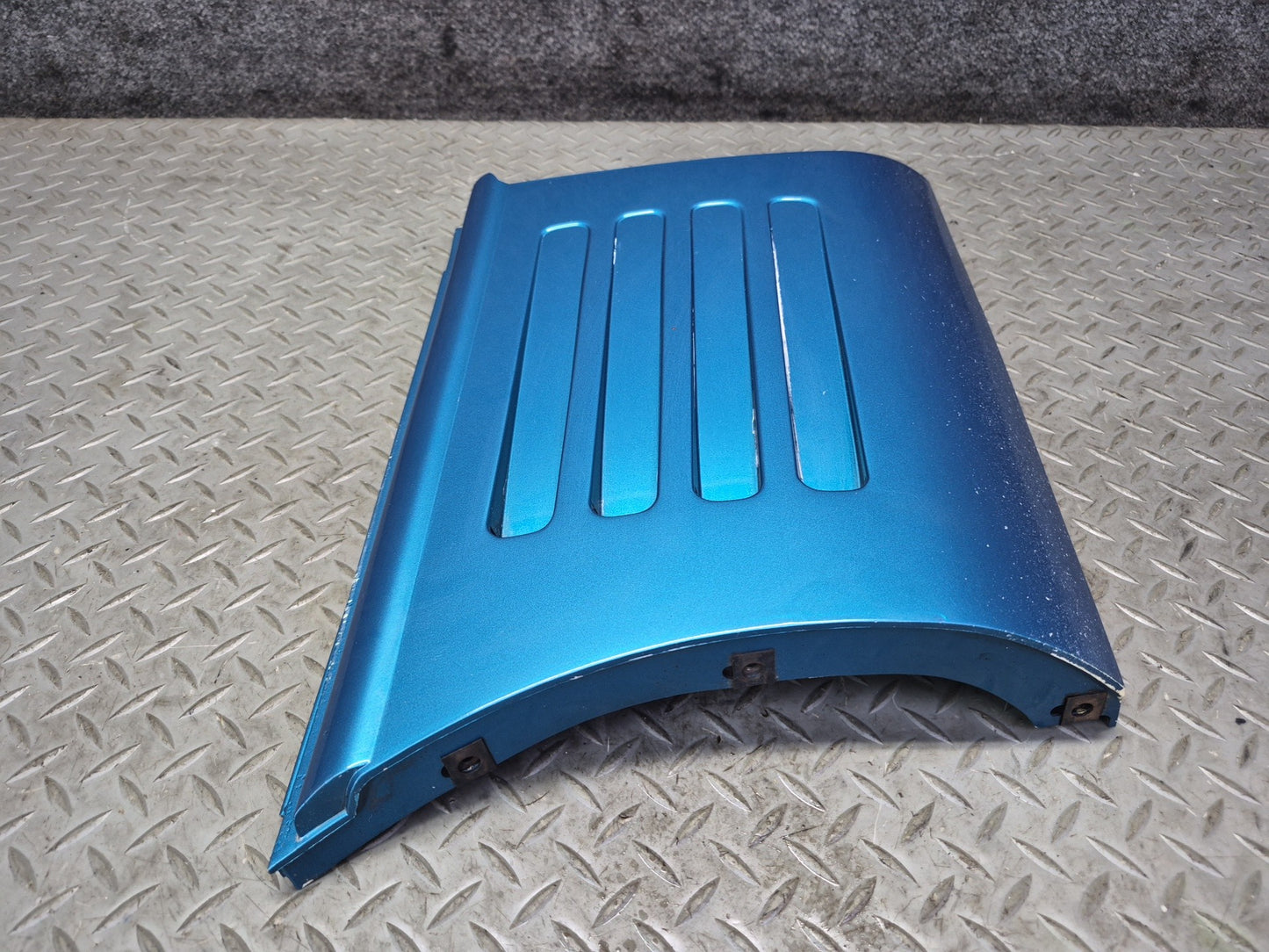 91-94 Chevrolet Corvette C4 Front Left Fender Lower Trim Molding Bright Aqua OEM
