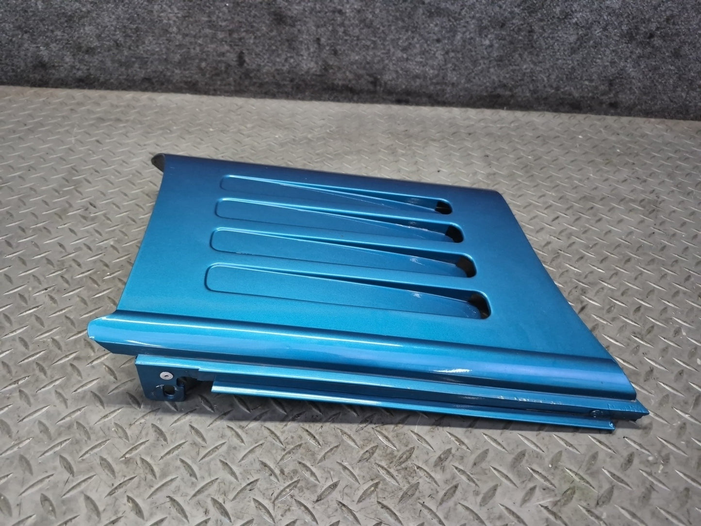 91-94 Chevrolet Corvette C4 Front Left Fender Lower Trim Molding Bright Aqua OEM