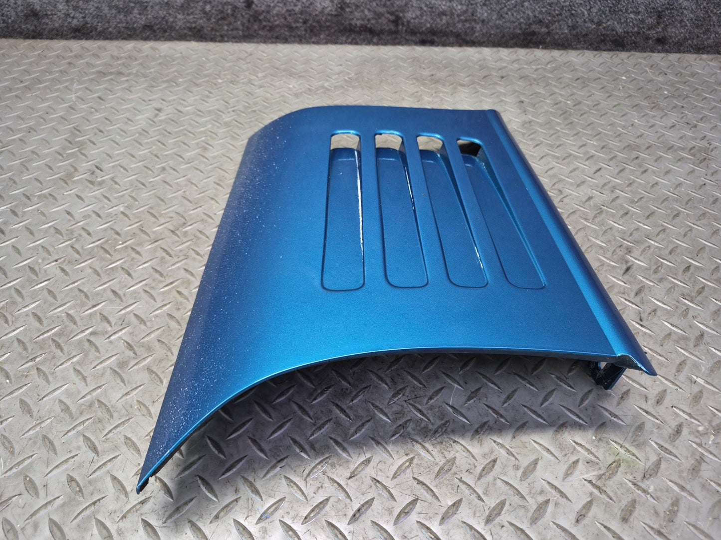 91-94 Chevrolet Corvette C4 Front Left Fender Lower Trim Molding Bright Aqua OEM