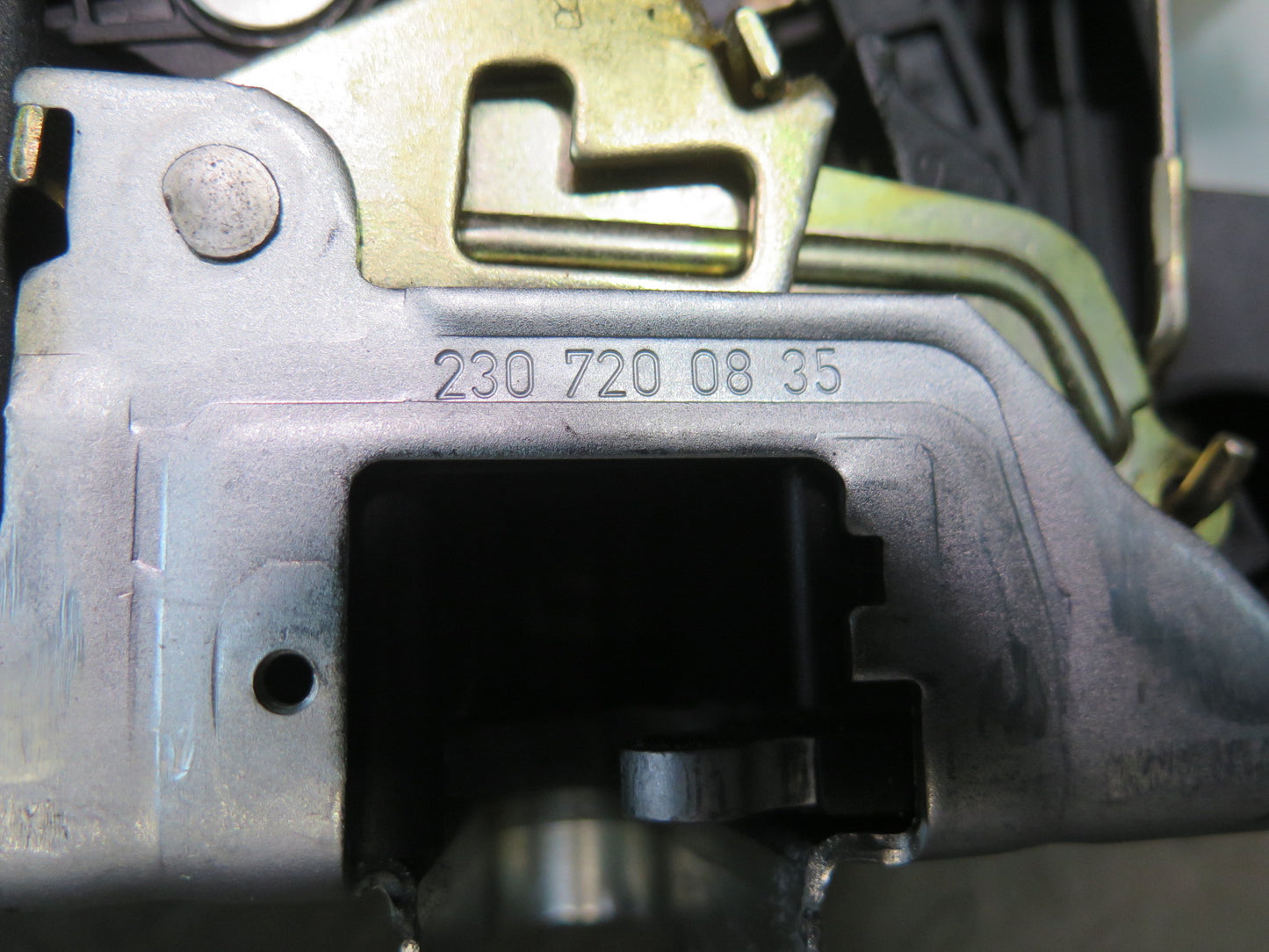 03-12 Mercedes R230 SL55 AMG Front Right Door Lock Latch Actuator Keyless OEM