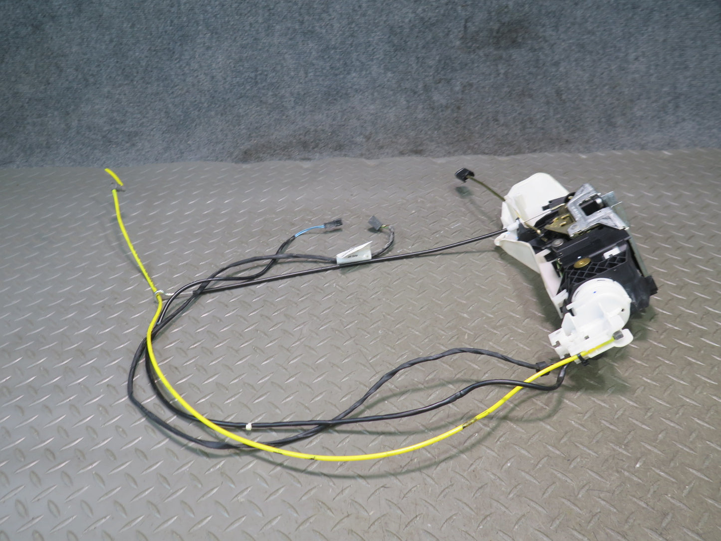 03-12 Mercedes R230 SL55 AMG Front Right Door Lock Latch Actuator Keyless OEM