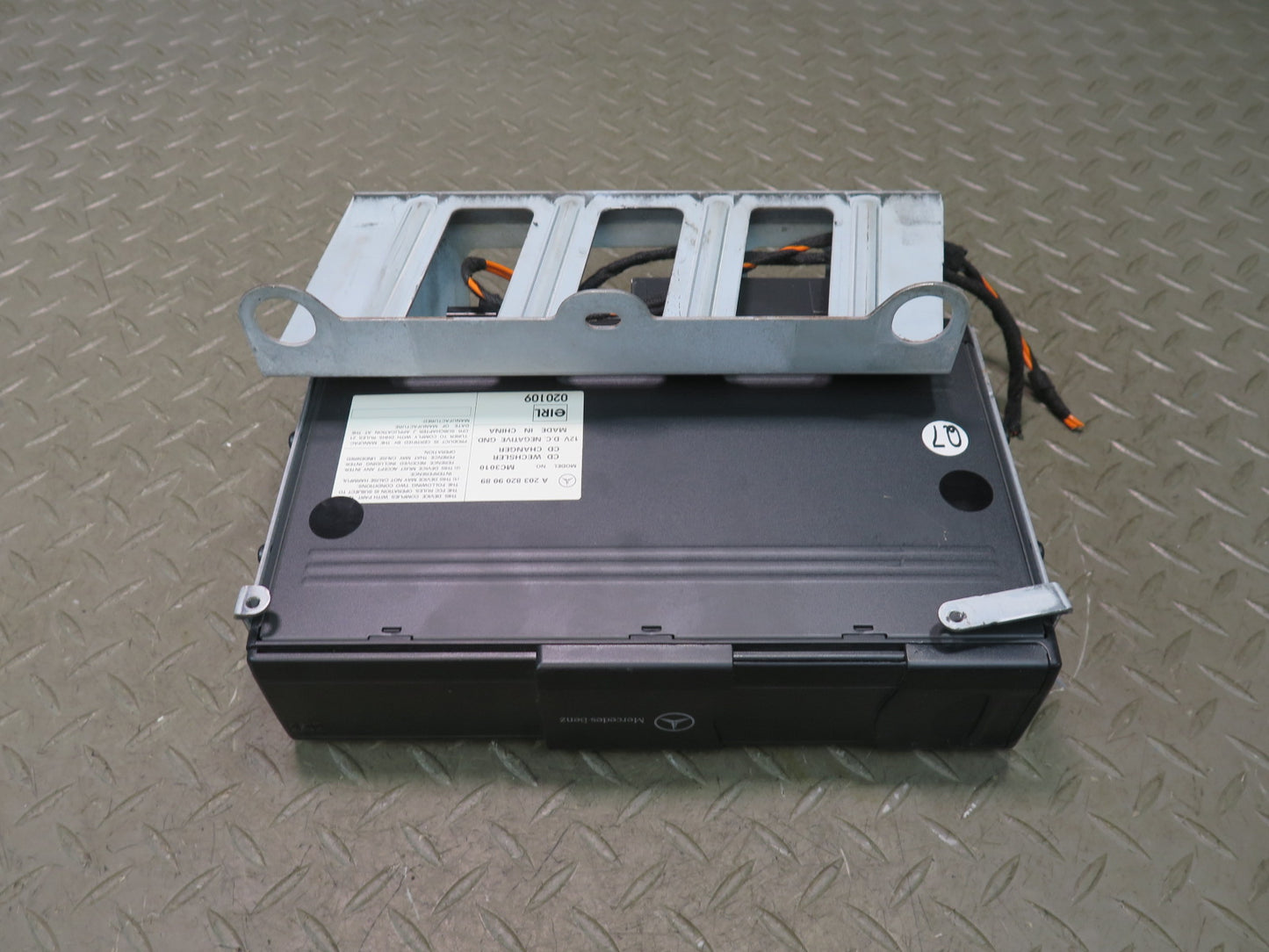 03-08 Mercedes R230 Sl-class CD Changer Player w Magazine 2038209089 OEM