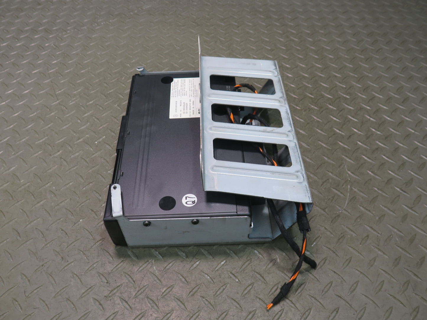 03-08 Mercedes R230 Sl-class CD Changer Player w Magazine 2038209089 OEM